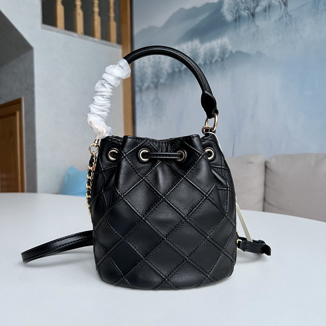 Tory Burch 2022最后一波新款 新款Fleming水桶包 选用上等柔软羊皮精心打造 抽绳开合双T标五金锁扣