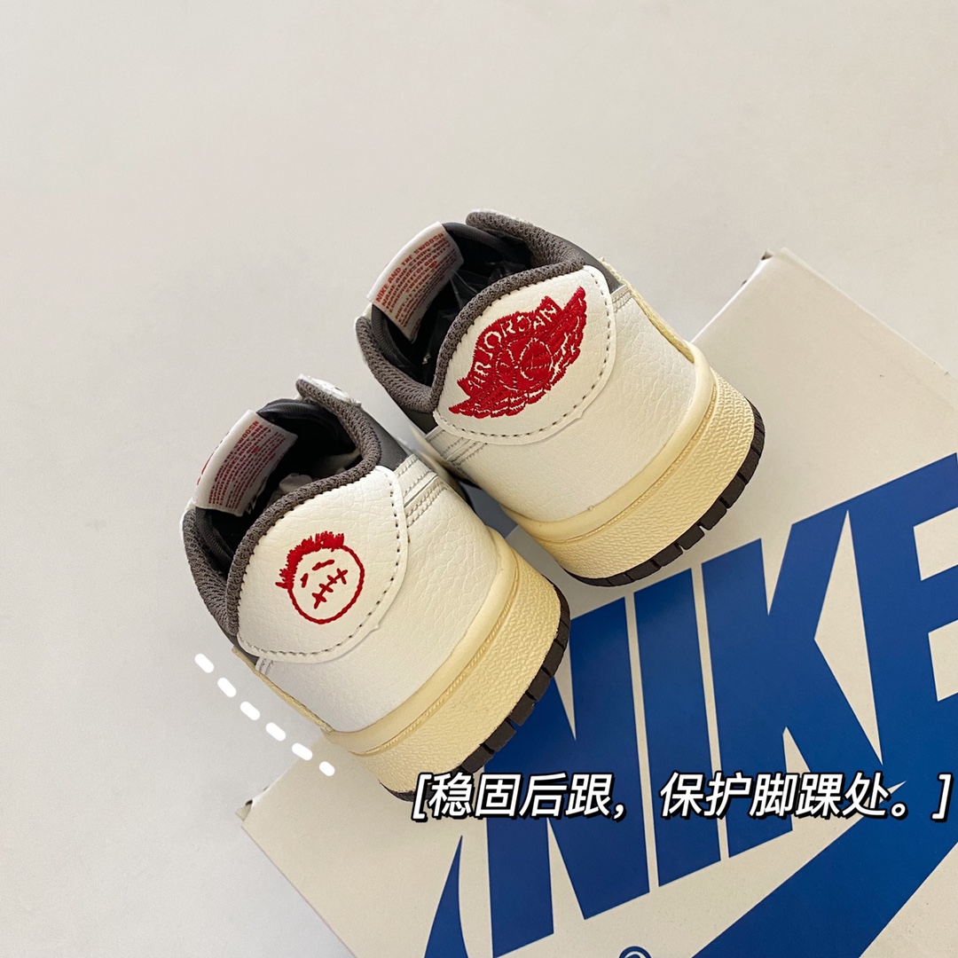 图片[4]-💰 【细节九宫格TS联名颜值真的超高！ 泛黄的倒钩Swoosh和中底也很有复古的味道，上脚超好看！很有TS风格！后跟处经典笑脸涂鸦联名标志也是超级帅气！附赠两双鞋带让穿搭更加的多样化！-选品中心