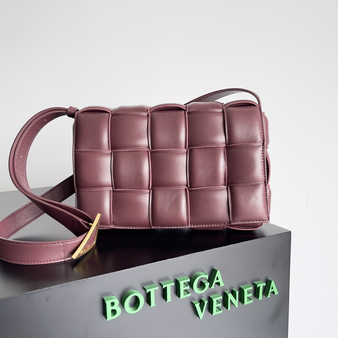 Qué
 Bottega Veneta BV Cassette Bolsos de mano Verde Tejido