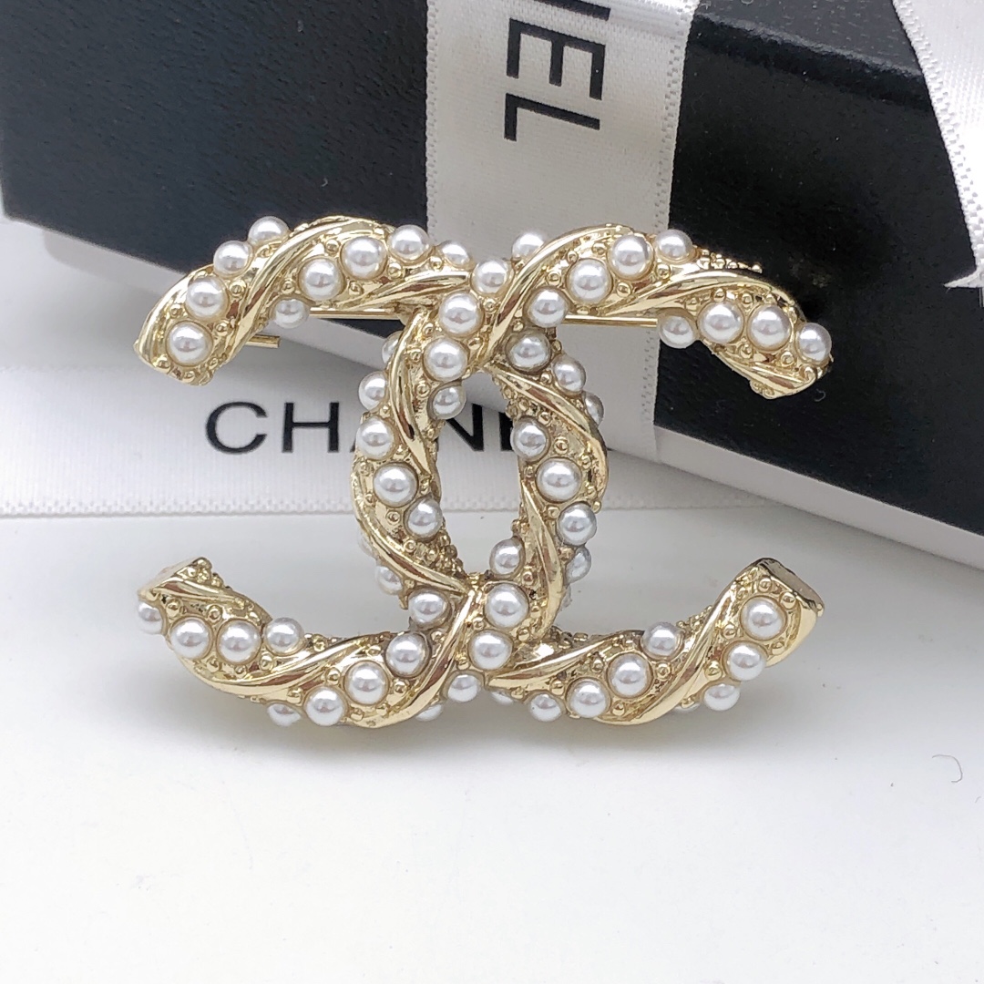 NO:105317,Number XXZ0052 Autumn and winter brooch is essential for twisted rice bead brooch, jewelry quality, brooch, breastpin19860909编号XXZ0052 秋冬胸针必备麻花米珠胸针,饰品精品,brooch，breastpin,Jewelry