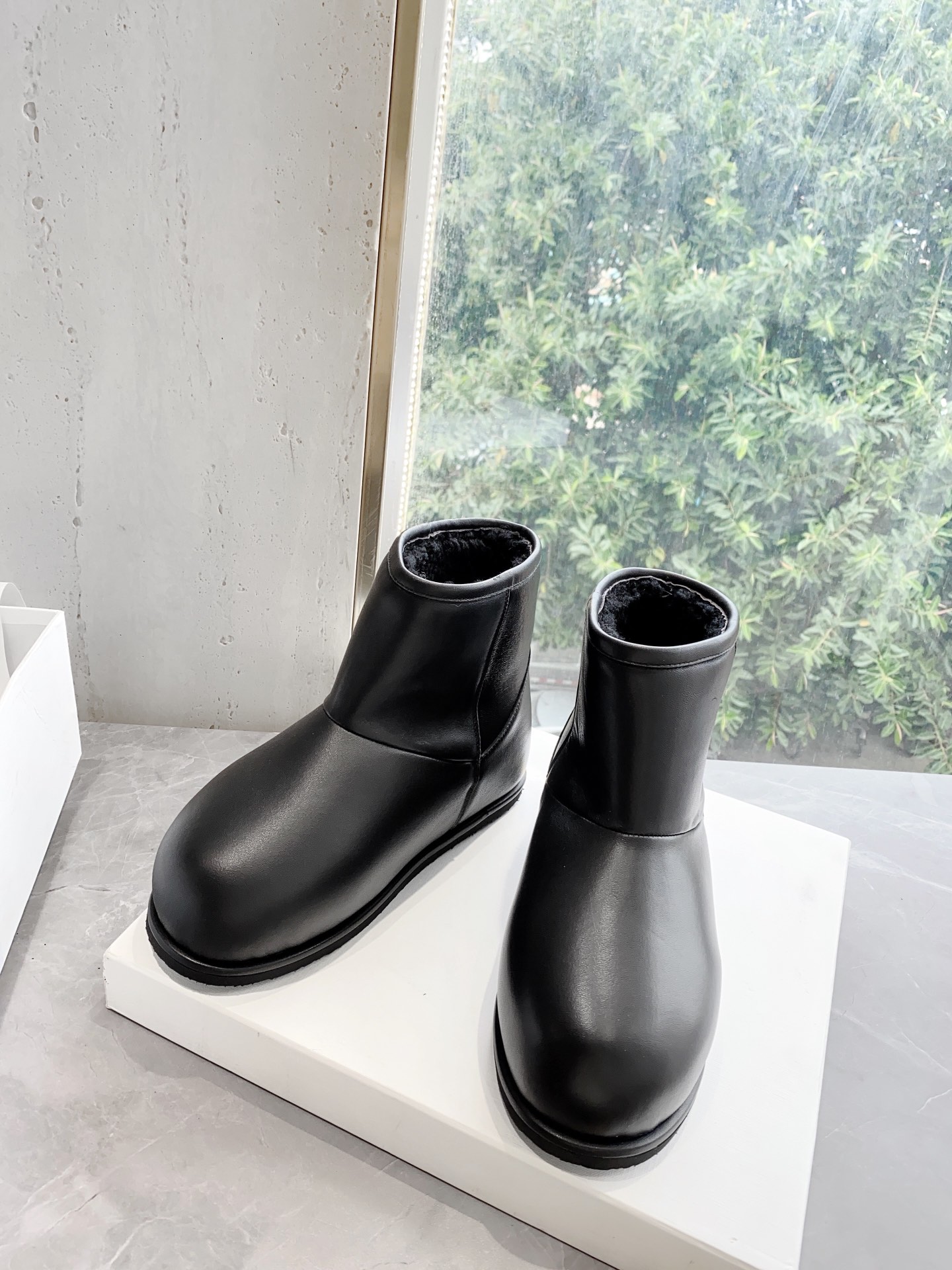 “Top-level Amina Muaddi: Extremely Hot, Super-High Heels on Instagram” - 图片 1