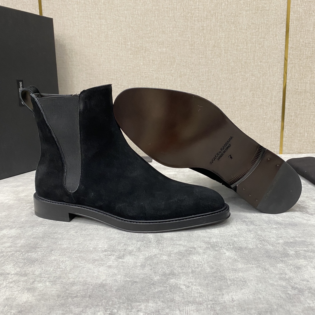 D&G秋冬新品Giotto系列切尔西靴官方12,500/9,500这款皮靴采用进口手绘牛皮/开边珠亮皮/