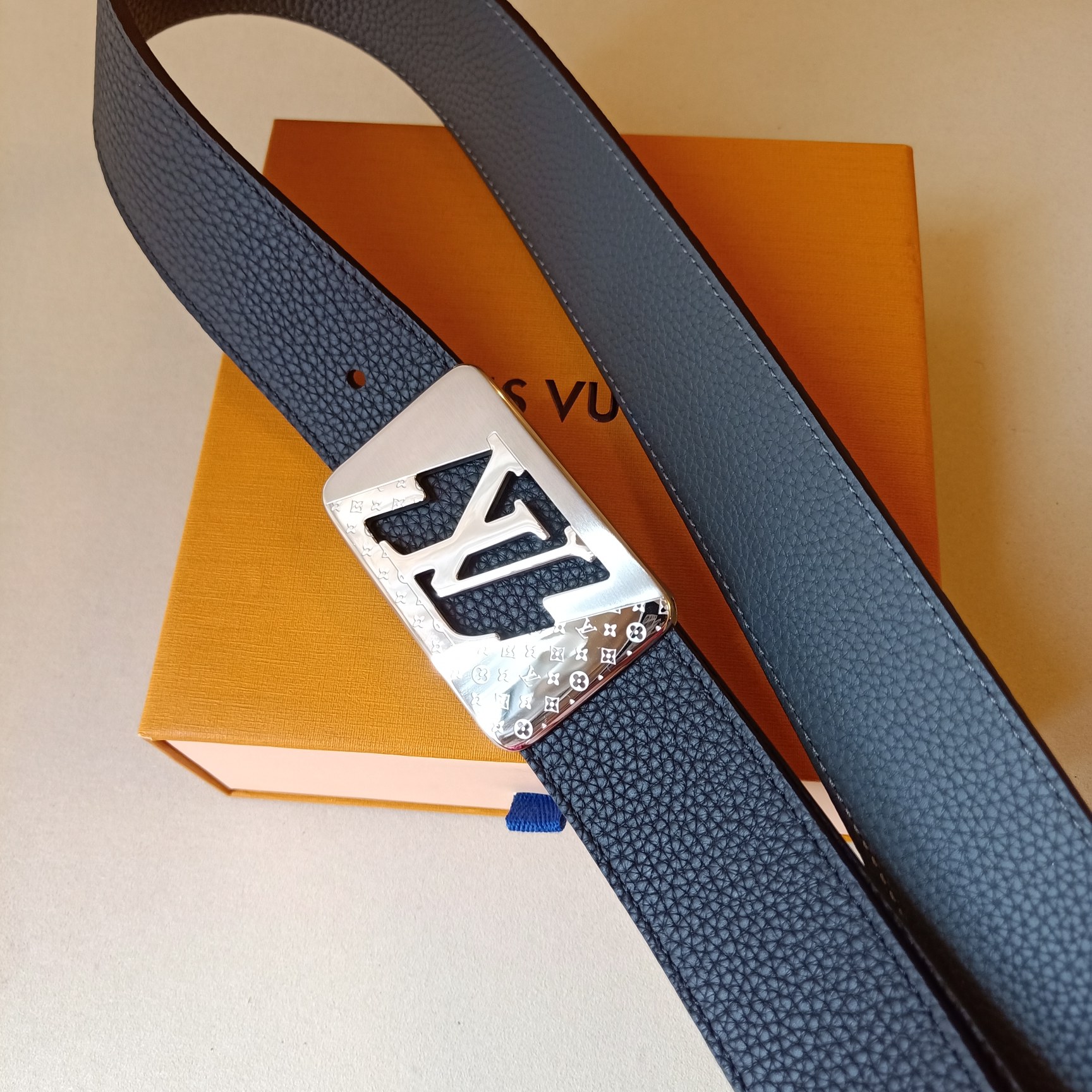 品牌:LV尺寸:带宽38mm正品尺寸