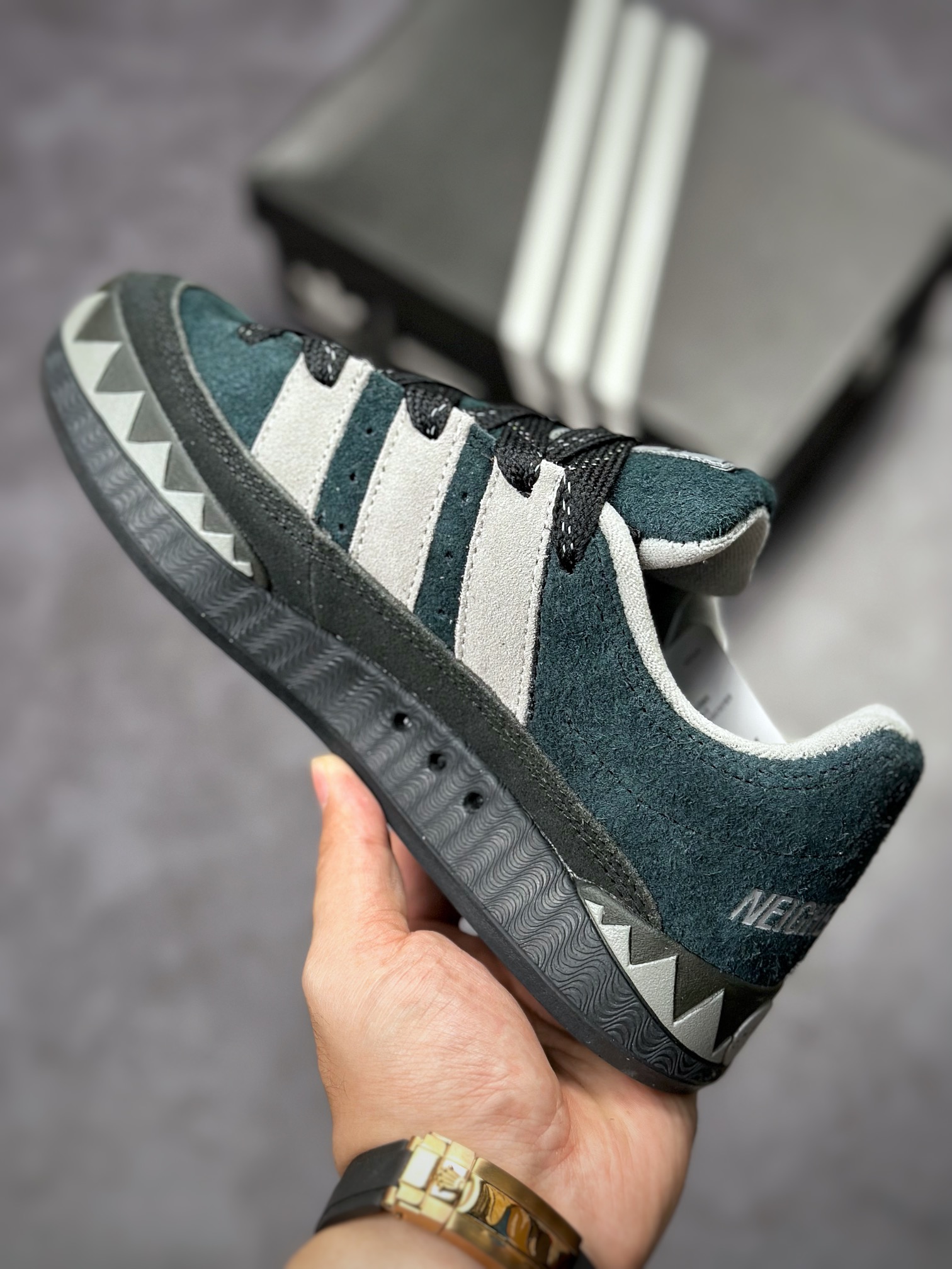 170 Adidas Adimatic系列 黑灰 复古经典鲨鱼面包鞋 HP6770