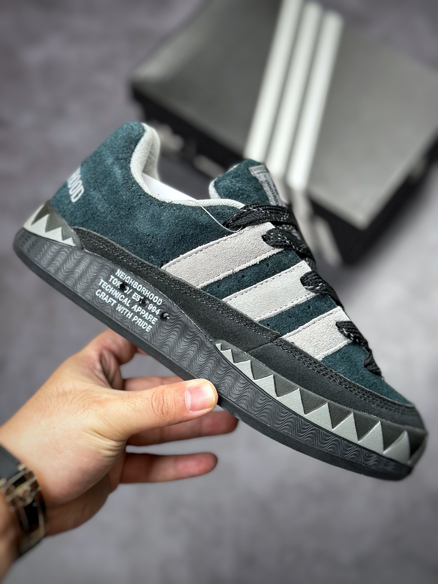 170 Adidas Adimatic系列 黑灰 复古经典鲨鱼面包鞋 HP6770