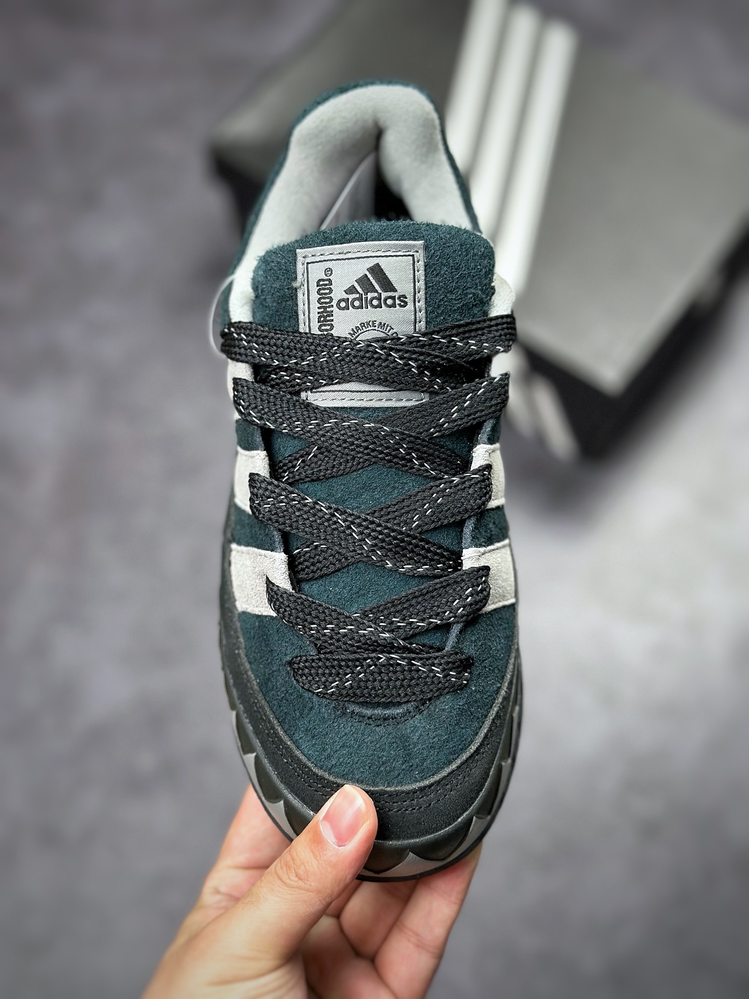 170 Adidas Adimatic系列 黑灰 复古经典鲨鱼面包鞋 HP6770