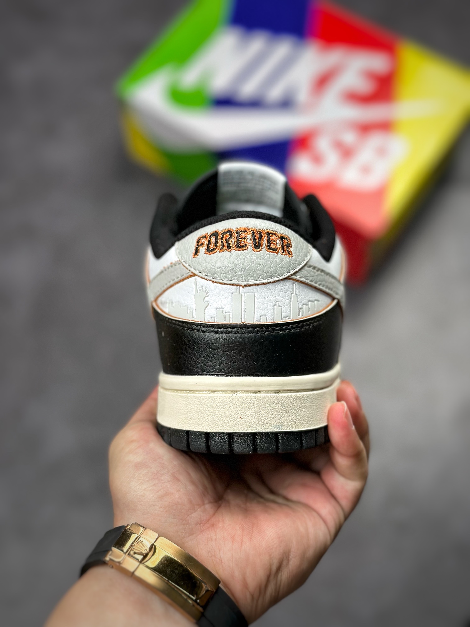 200 HUF x Nike SB Dunk Low “San Francisco” 黑白旧金山 FD8775-001