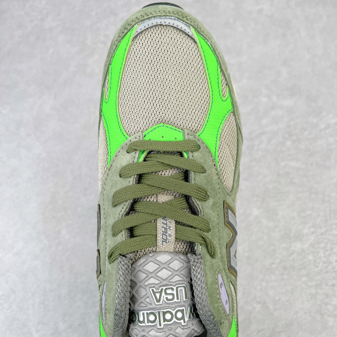 图片[4]-＃K版纯原福利 New Balance M990PP3 新百伦NB990V3 浅橄榄绿 第三代总统复古慢跑鞋 正确3M反光细节 原楦原纸版开发 正确6层组合底模精密开发 搭载全新碳素中底 后跟透明TPU水晶装饰条稳固 沿用了引以为傲的跑鞋手工技艺 采用猪皮绒面并包裹局部透气网面的鞋身设计 菱网鞋舌上刻有New Balance USA 鞋面依旧身着经典的大热之灰 彰显了其高端的品质身份 尺码：36 37 37.5 38 38.5 39 40 40.5 41.5 42 42.5 43 44 45-选品中心