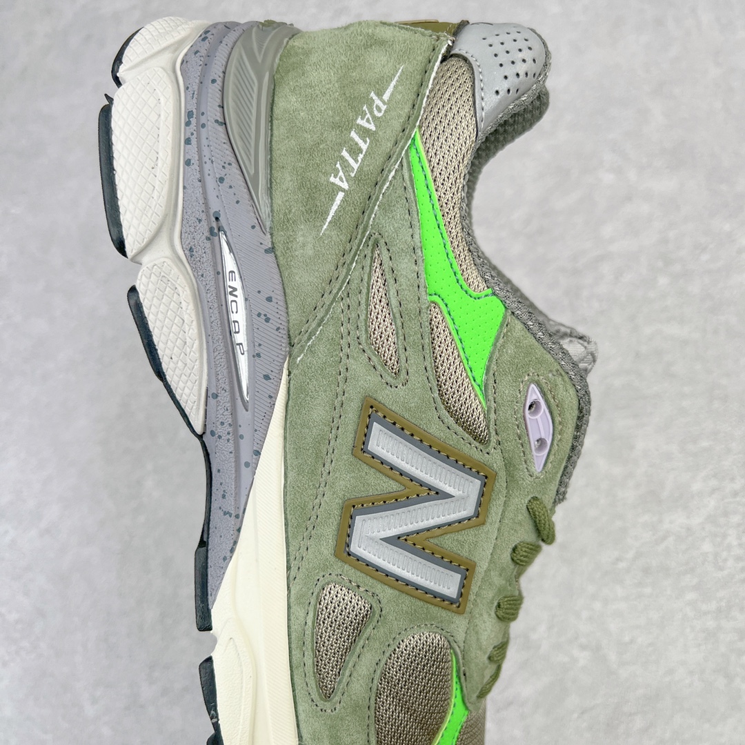 图片[6]-＃K版纯原福利 New Balance M990PP3 新百伦NB990V3 浅橄榄绿 第三代总统复古慢跑鞋 正确3M反光细节 原楦原纸版开发 正确6层组合底模精密开发 搭载全新碳素中底 后跟透明TPU水晶装饰条稳固 沿用了引以为傲的跑鞋手工技艺 采用猪皮绒面并包裹局部透气网面的鞋身设计 菱网鞋舌上刻有New Balance USA 鞋面依旧身着经典的大热之灰 彰显了其高端的品质身份 尺码：36 37 37.5 38 38.5 39 40 40.5 41.5 42 42.5 43 44 45-选品中心
