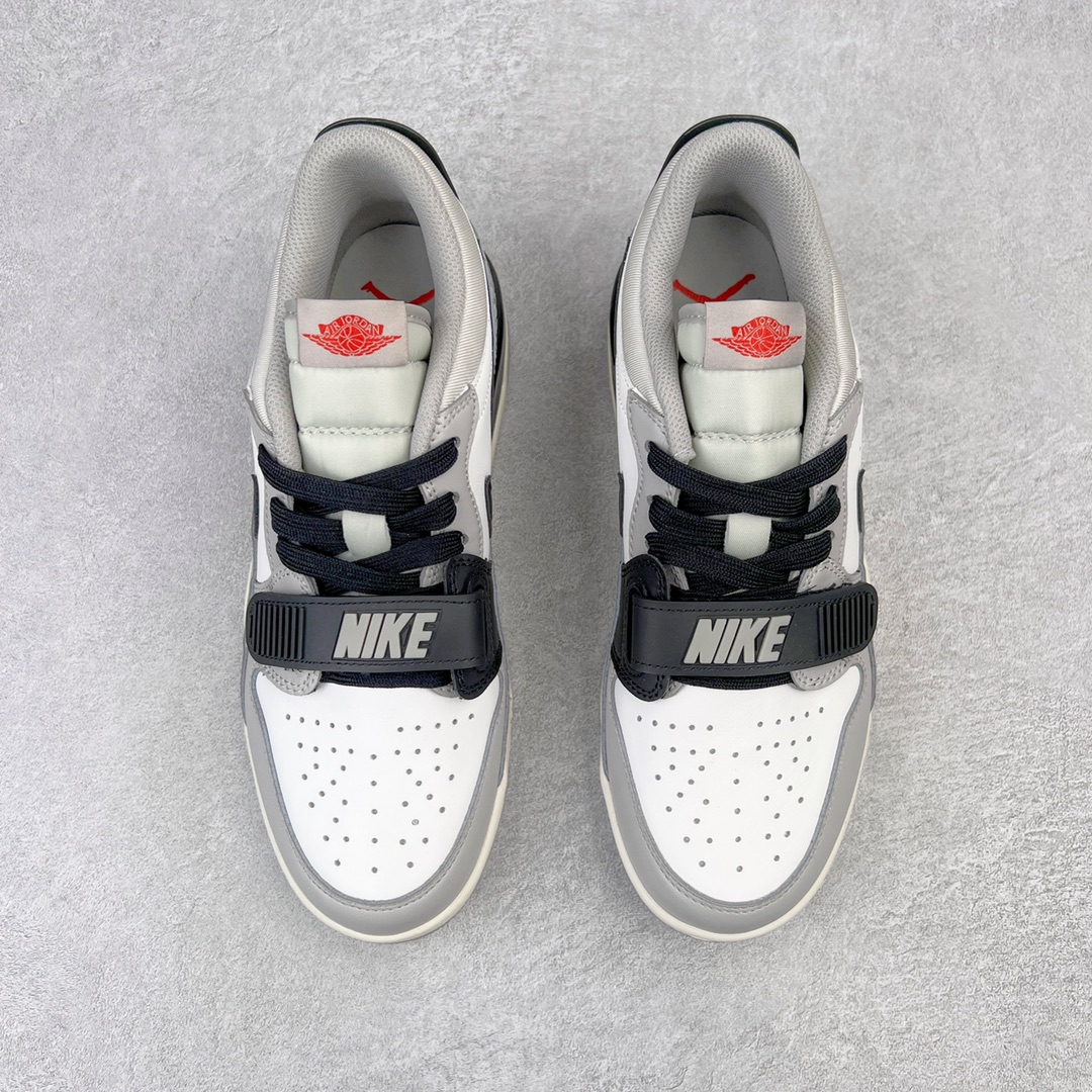 图片[2]-💰220 ＃KZ神版 Air Jordan Legacy AJ312 Low 低帮复古篮球鞋 白灰 CD7069-101 市场最强独一档产物 全套原纸板楦头开发 原厂大底磨具加持立体防滑纹理 原档数据后跟TPU子母扣魔术贴 原装可视Air Sole气垫 原汁原味最完美的312代版型 唯一正确鞋头趴度弧度高度鞋身腰线 进口港宝加持 后跟自然饱满 全鞋荧光划线卡点 追求极致完美 每一双都是工艺品 多重QC质检 超越公司货的品控标准 实实在在的免检产品 鞋身采用了皮革材质打造 横跨鞋面的魔术贴十分吸睛 侧面的Swoosh Logo的一部分被鞋面遮挡了一部分 颇具玩味 魔术贴上标有NK标识 而鞋舌上是Jordan的经典红色飞翼Logo 后跟和鞋底均采用了AJ3的设计 后跟上同样也使用了经典的爆裂纹图案 SIZE：36 36.5 37.5 38 38.5 39 40 40.5 41 42 42.5 43 44 44.5 45 46 47.5 编码：by2936090-运动鞋