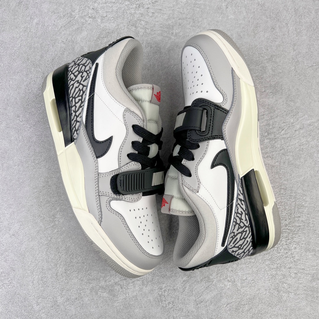 图片[3]-💰220 ＃KZ神版 Air Jordan Legacy AJ312 Low 低帮复古篮球鞋 白灰 CD7069-101 市场最强独一档产物 全套原纸板楦头开发 原厂大底磨具加持立体防滑纹理 原档数据后跟TPU子母扣魔术贴 原装可视Air Sole气垫 原汁原味最完美的312代版型 唯一正确鞋头趴度弧度高度鞋身腰线 进口港宝加持 后跟自然饱满 全鞋荧光划线卡点 追求极致完美 每一双都是工艺品 多重QC质检 超越公司货的品控标准 实实在在的免检产品 鞋身采用了皮革材质打造 横跨鞋面的魔术贴十分吸睛 侧面的Swoosh Logo的一部分被鞋面遮挡了一部分 颇具玩味 魔术贴上标有NK标识 而鞋舌上是Jordan的经典红色飞翼Logo 后跟和鞋底均采用了AJ3的设计 后跟上同样也使用了经典的爆裂纹图案 SIZE：36 36.5 37.5 38 38.5 39 40 40.5 41 42 42.5 43 44 44.5 45 46 47.5 编码：by2936090-运动鞋