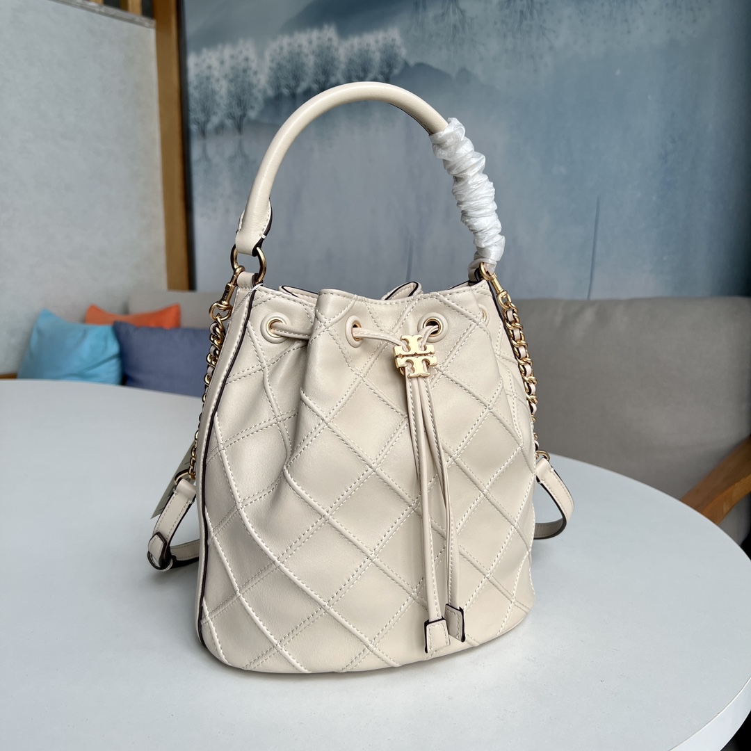 Tory Burch 2022最后一波新款 新款Fleming水桶包 选用上等柔软羊皮精心打造 抽绳开合双T标五金锁扣