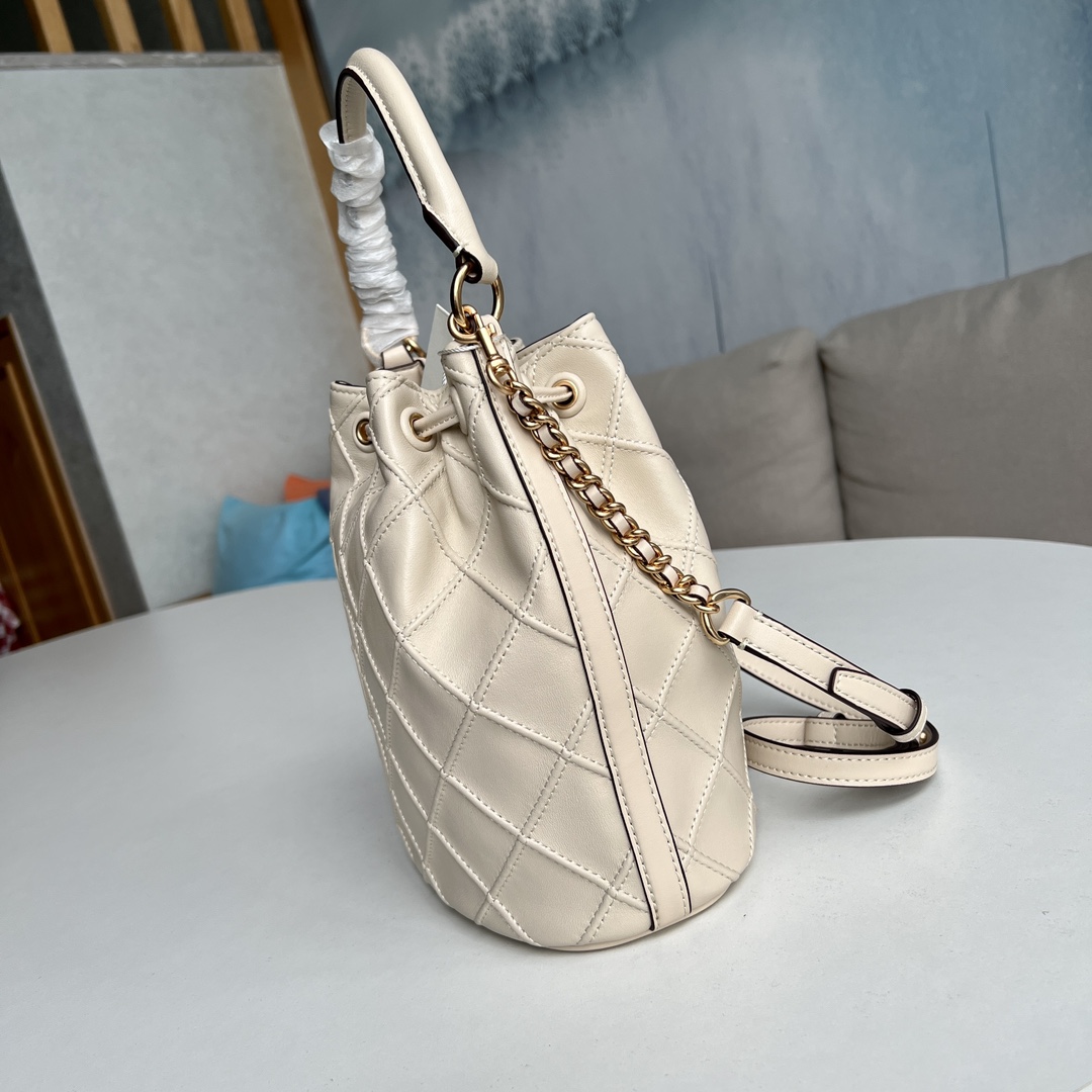 Tory Burch 2022最后一波新款 新款Fleming水桶包 选用上等柔软羊皮精心打造 抽绳开合双T标五金锁扣