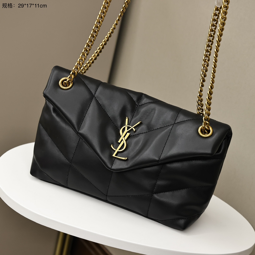 Ysl圣罗兰云朵包💰300 高端版本 小羊皮制作,手感柔软细腻,犹如怀抱云朵般的感受,经典的Y家logo、链条及扣眼五金均采用拉丝金属材质,哑光雾面的质感及其别致。 规格:29*17*11cm
