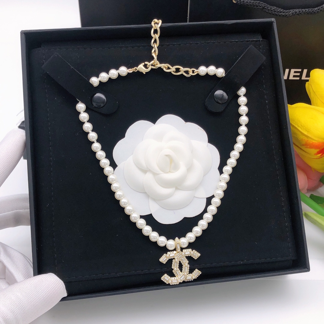 NO:107268,Number XXL0109 22K new rhinestone pearl double C pendant pearl necklace. Classic pearl necklace just close your eyes and get it right. Super versatile. Double C pendant is so exquisite that it can't be moved away. Super sweet and slightly drunk atmosphere. White and rich and beautiful temperament standard, jewelry quality, necklace19860909编号XXL0109 今日到货22K新款水钻珍珠双C吊坠珍珠项链 经典珍珠项链闭眼入就对啦超级百搭 双C吊坠精致到挪不开眼 超甜微醺氛围感白富美气质标配,饰品精品,necklace,Jewelry