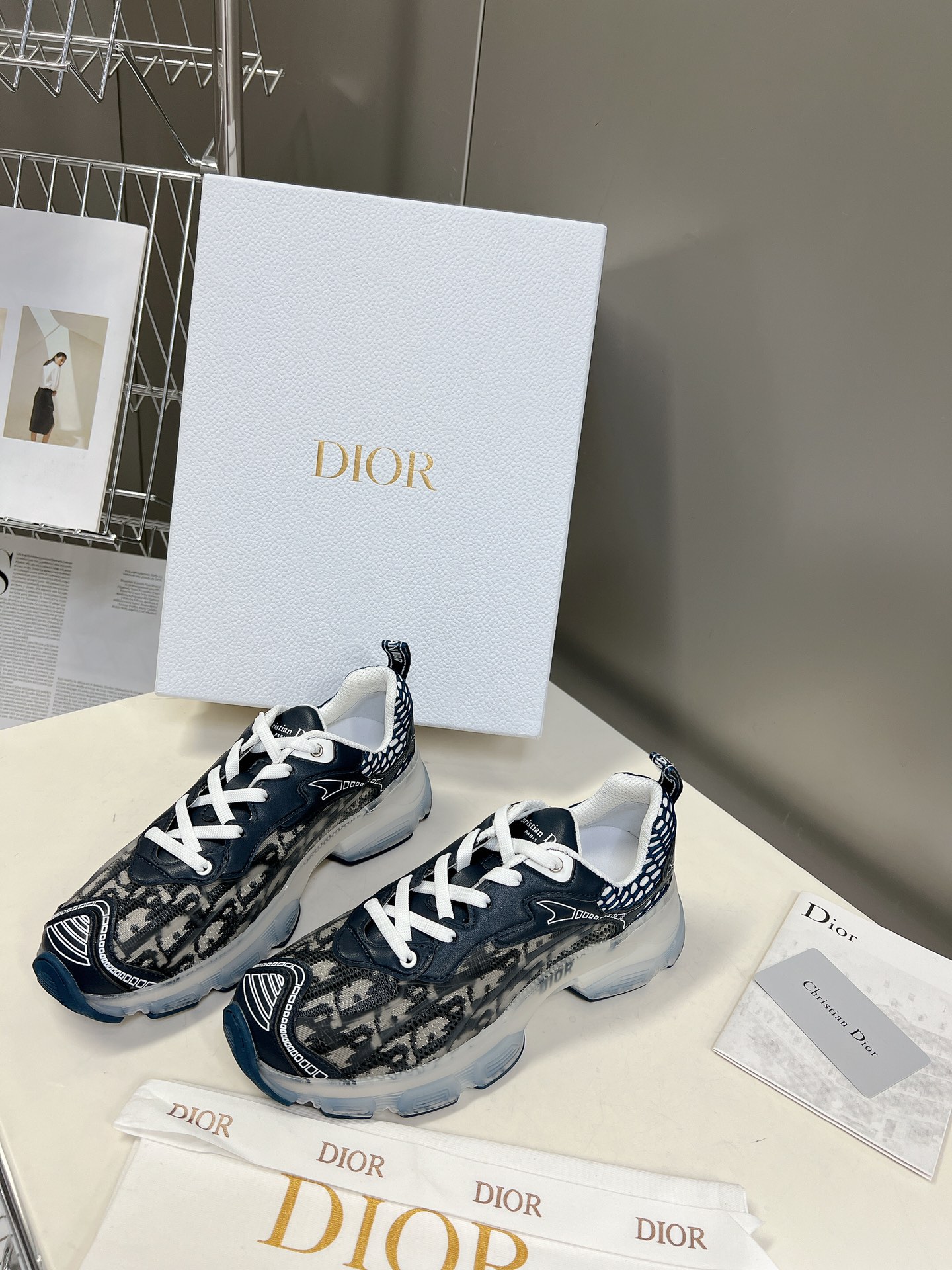 Dior Dior迪奥最新款运动休闲鞋 仙女老爹鞋 发布秀的标志性款式 融入D奥高订精神重新诠释 跑鞋