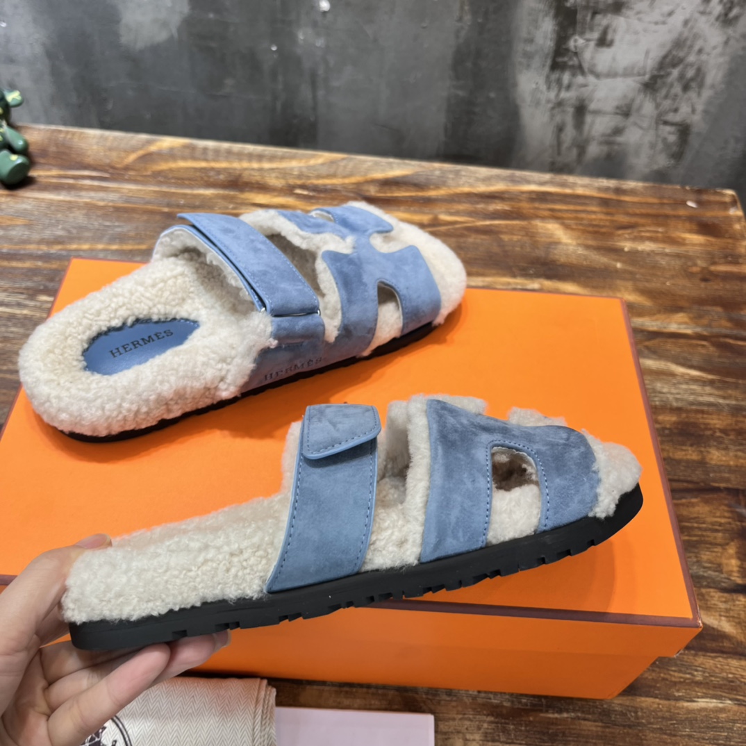 Hermès 爱马仕Herme’s 推出 又长青的鞋——魔术贴二舅毛拖