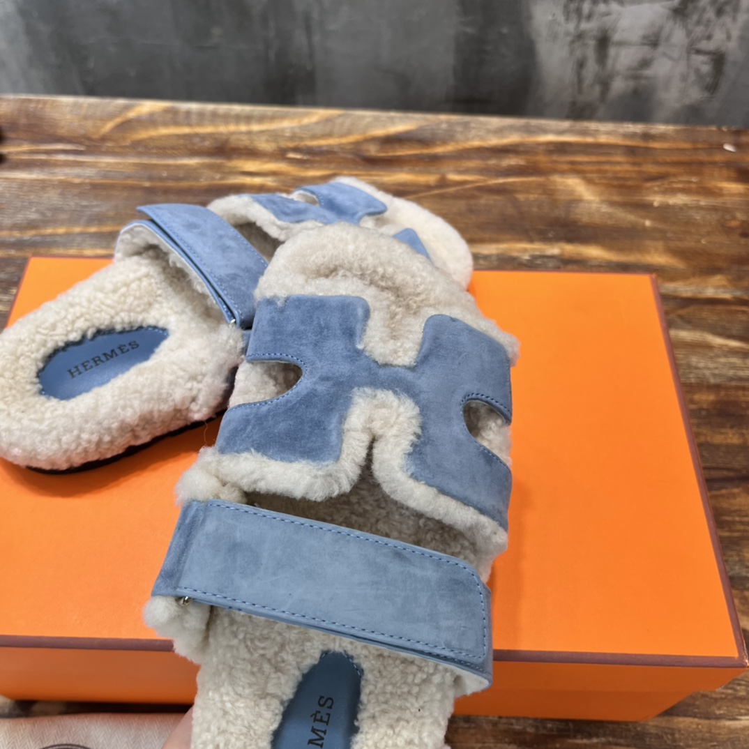 Hermès 爱马仕Herme’s 推出 又长青的鞋——魔术贴二舅毛拖