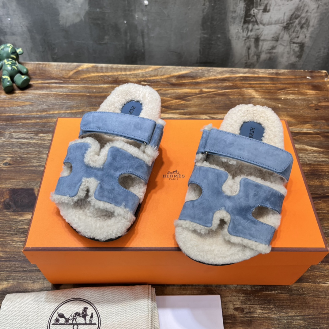 Hermès 爱马仕Herme’s 推出 又长青的鞋——魔术贴二舅毛拖