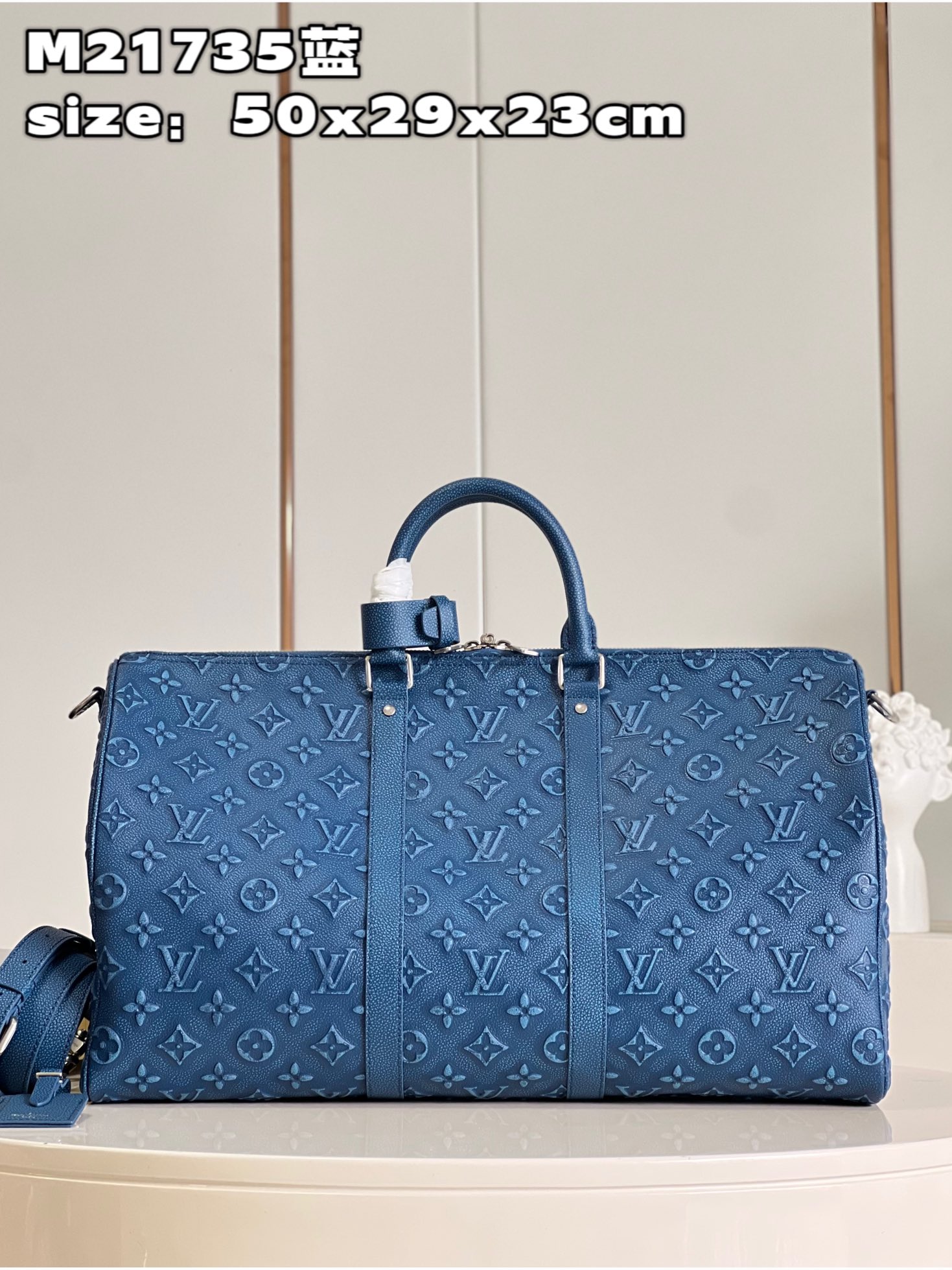 NO:399515,【Exclusive real photo M21375 blue】Keepall Bandoulière 50 travel bag is one of Louis Vuitton's classic holiday designs. This time, the imprint and printing process are successively used to depict the fading effect of the leather surface. The two sides of the bands, the top handles and the brand are outlined with denim texture leather to reveal a restrained style. Size 50 x 29 x 23 cm (length x height x width) Z.1100 [warm reminder This model is too big and does not match the packaging], LV [original leather], louis vuitton, louis vuitton19860909【独家实拍 M21375蓝】Keepall Bandoulière 50 旅行袋是路易威登的经典假日设计之一,此次先后采用压印和印花工艺,为皮革表面描绘褪色效果 Monogram 图案.两侧饰带、顶部手柄和名牌以丹宁纹理皮革勾勒轮廓,展露内敛格调.尺寸50 x 29 x 23 厘米(长度 x 高 x 宽) Z.1100【温馨提示 此款太大不配包装】,LV【原厂皮】,louis vuitton,louis vuitton,Bag