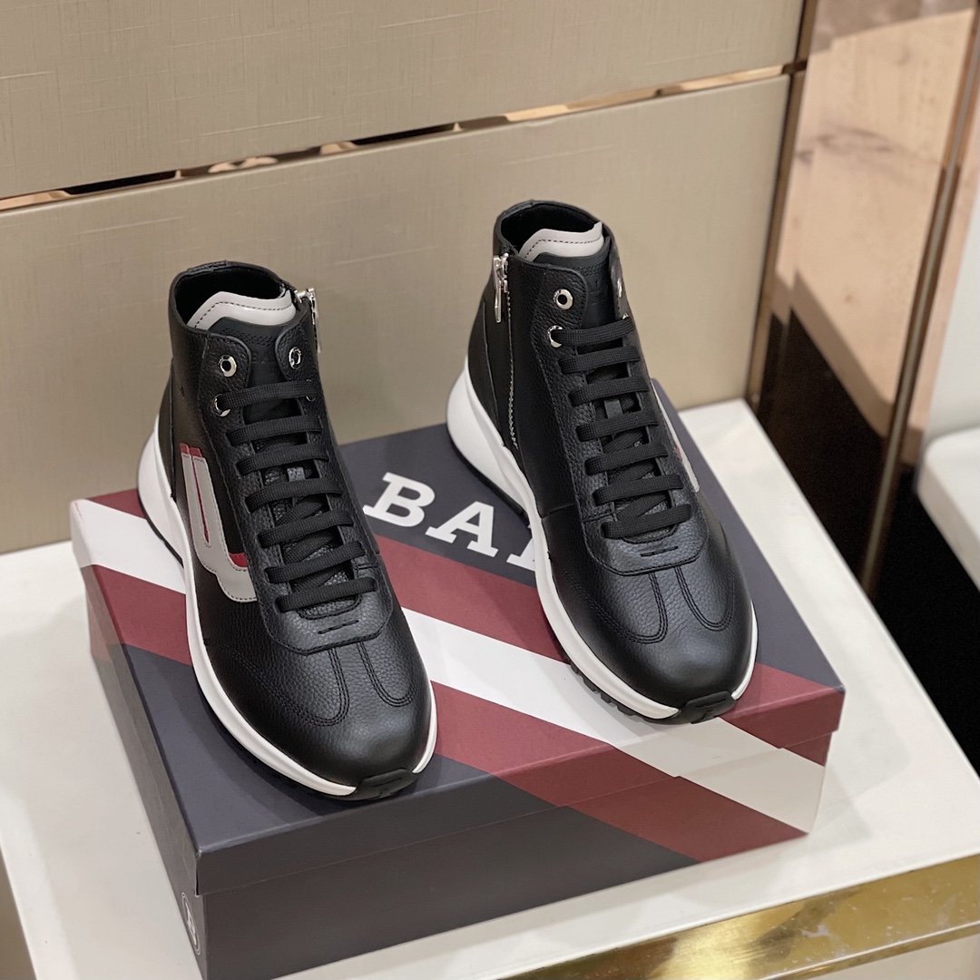 Las zapatillas Darrel de Bally son de la serie Outline. Están confeccionados con una exquisita parte superior de piel d…