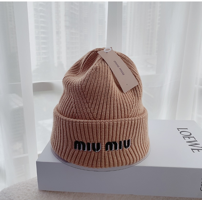 Designer
 MiuMiu New
 Hats Knitted Hat Knitting Fall/Winter Collection Fashion
