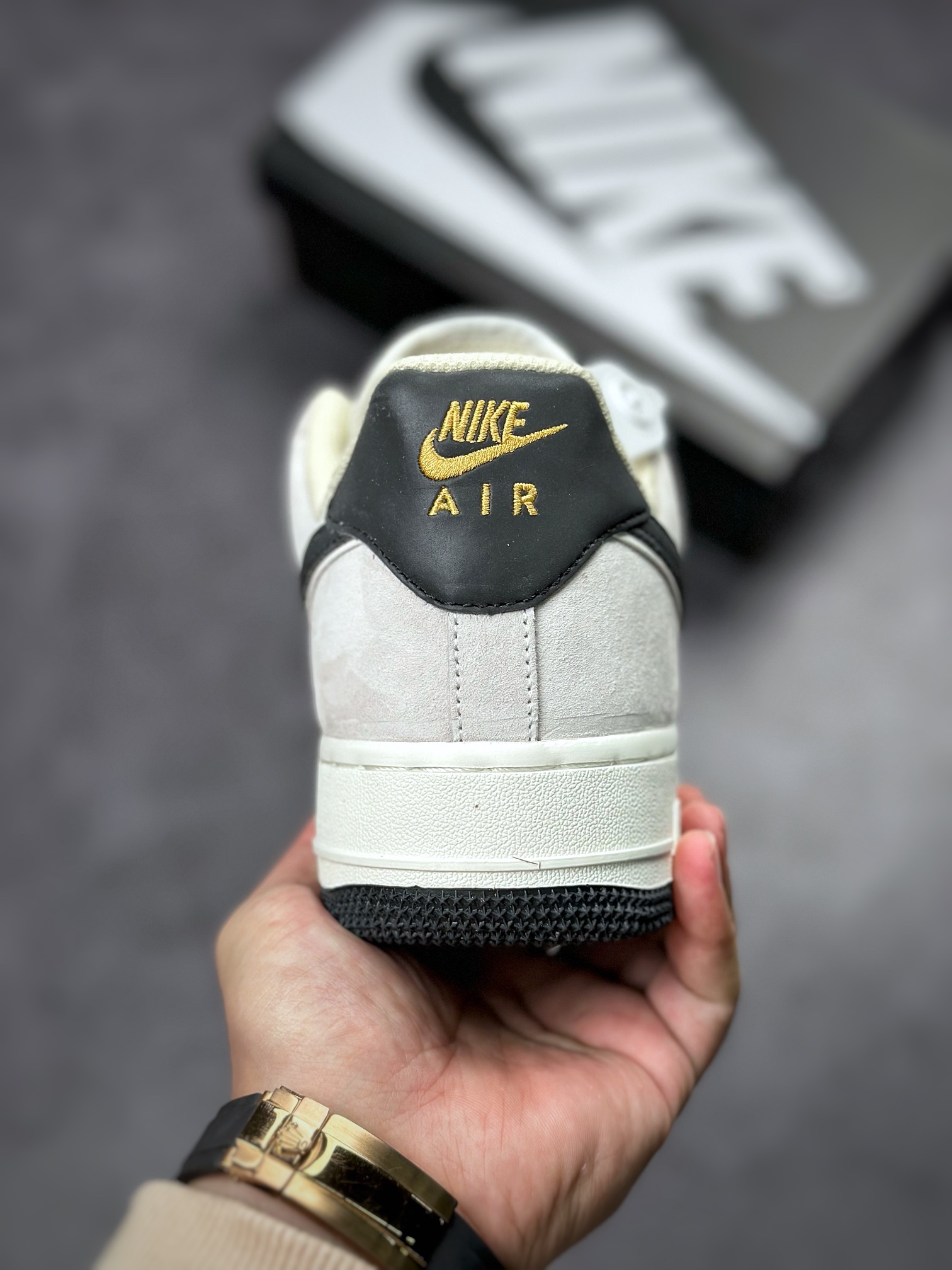 250 Nike Air Force 1 Low 07 黑金小钩麂皮 KK5636-810