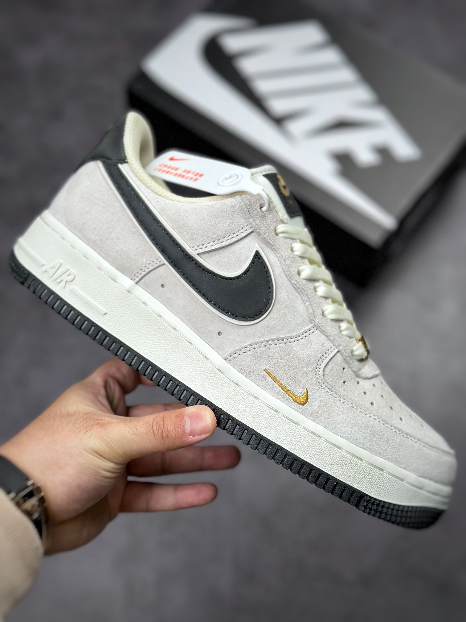 250 Nike Air Force 1 Low 07 黑金小钩麂皮 KK5636-810