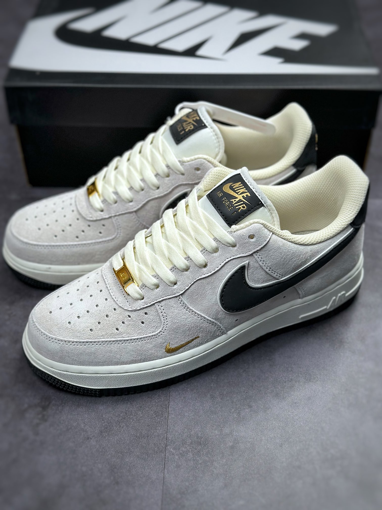 250 Nike Air Force 1 Low 07 黑金小钩麂皮 KK5636-810