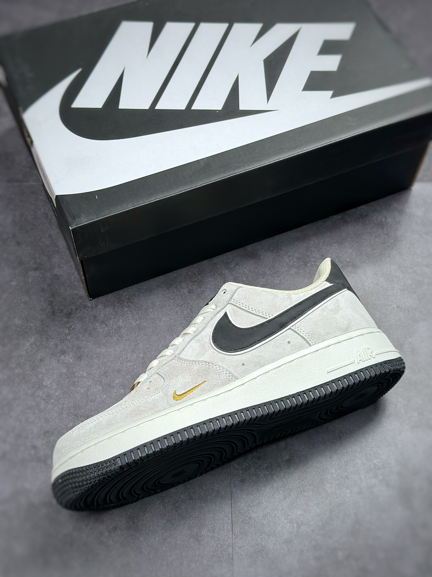 250 Nike Air Force 1 Low 07 黑金小钩麂皮 KK5636-810