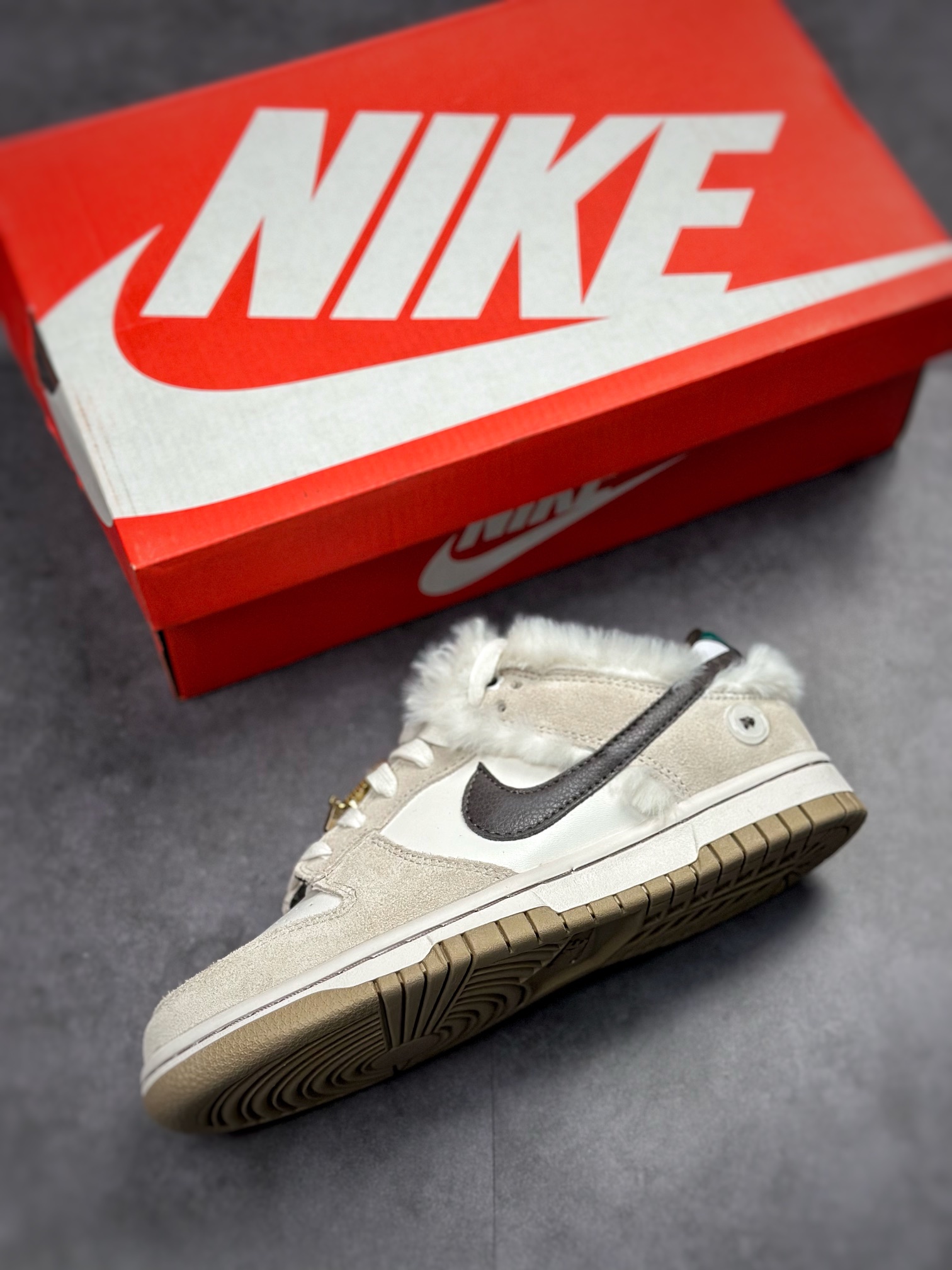 210 NIKE SB Dunk Low 皮草宝石 婚鞋 FB1859-121