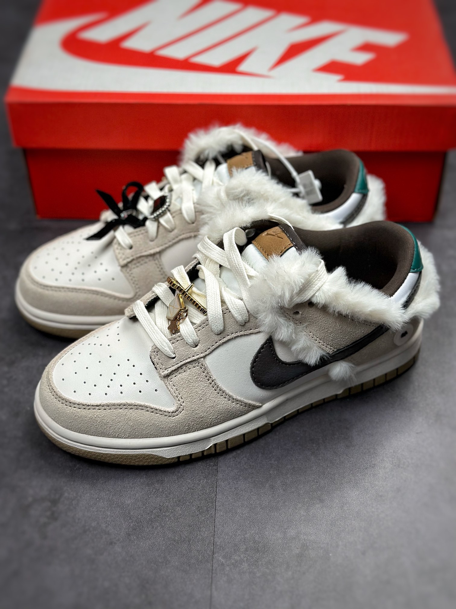 210 NIKE SB Dunk Low 皮草宝石 婚鞋 FB1859-121