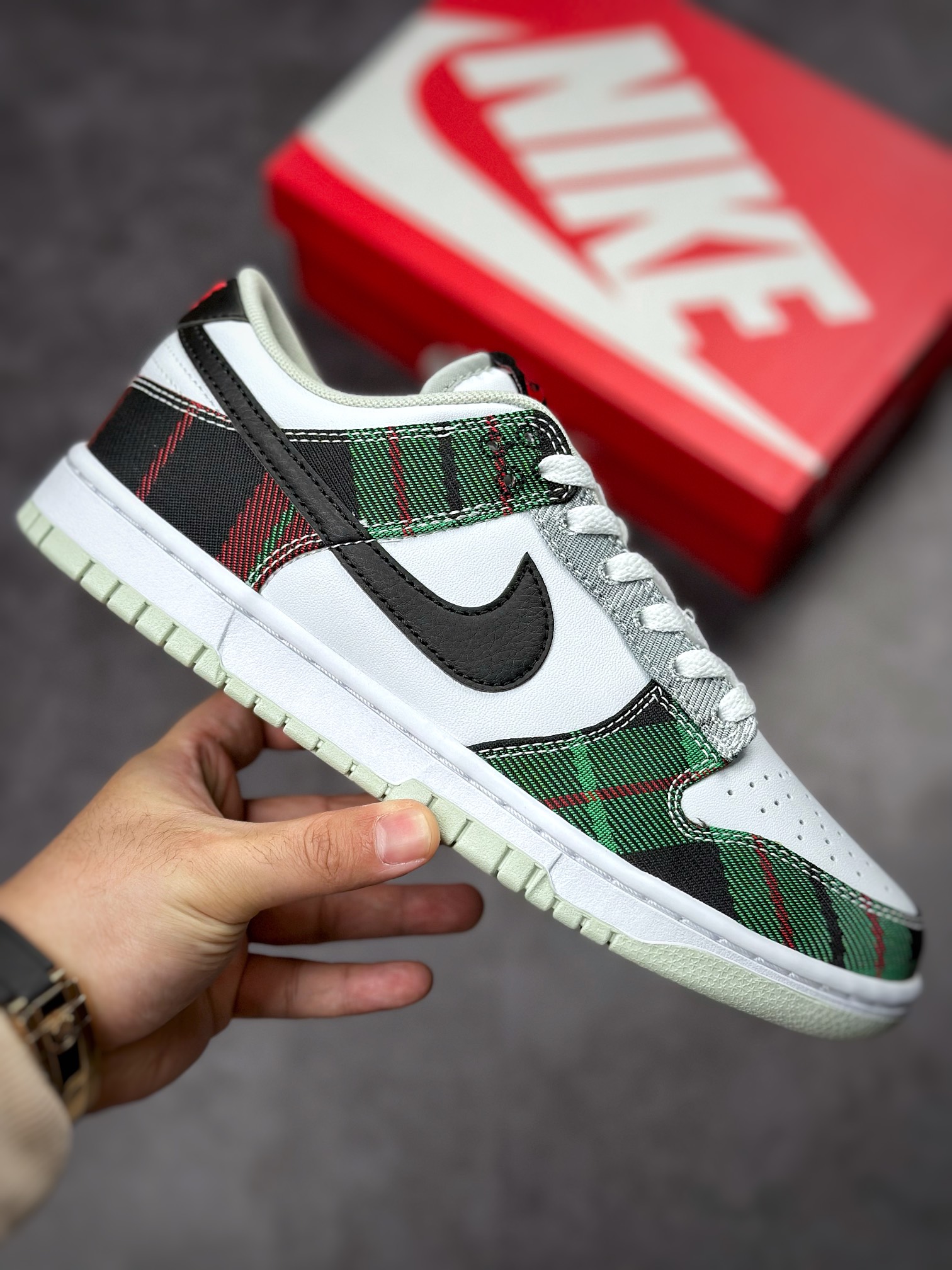 Nike SB Dunk Low Scottish Plaid DV0827-100