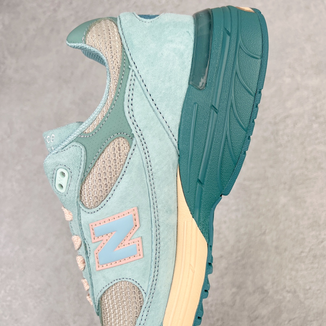 图片[7]-＃K版纯原 Joe Freshgoods x New Balance MR993JF1 新百伦NB993 联名蓝绿 第三代总统复古慢跑鞋 鞋身以网眼鞋面结合同色系优质麂皮革构成，鞋舌处点缀 New Balance Made In USA 同色系刺绣标识，彰显鞋款身份。鞋侧点缀银色 \\\”993\\\” 字样，丰富鞋身设计的同时，构建时尚外观。鞋款搭载 ABZORB 缓震系统，通过缓冲和抗压性的结合来吸收冲击力，舒适功能升级。同时搭配泛黄做旧中底，打造丰富层次感，缔造出色复古韵味。尺码：36 37 37.5 38 38.5 39 40 40.5 41.5 42 42.5 43 44 44.5 45-选品中心