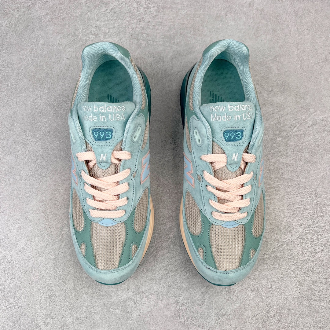 图片[2]-＃K版纯原 Joe Freshgoods x New Balance MR993JF1 新百伦NB993 联名蓝绿 第三代总统复古慢跑鞋 鞋身以网眼鞋面结合同色系优质麂皮革构成，鞋舌处点缀 New Balance Made In USA 同色系刺绣标识，彰显鞋款身份。鞋侧点缀银色 \\\”993\\\” 字样，丰富鞋身设计的同时，构建时尚外观。鞋款搭载 ABZORB 缓震系统，通过缓冲和抗压性的结合来吸收冲击力，舒适功能升级。同时搭配泛黄做旧中底，打造丰富层次感，缔造出色复古韵味。尺码：36 37 37.5 38 38.5 39 40 40.5 41.5 42 42.5 43 44 44.5 45-选品中心