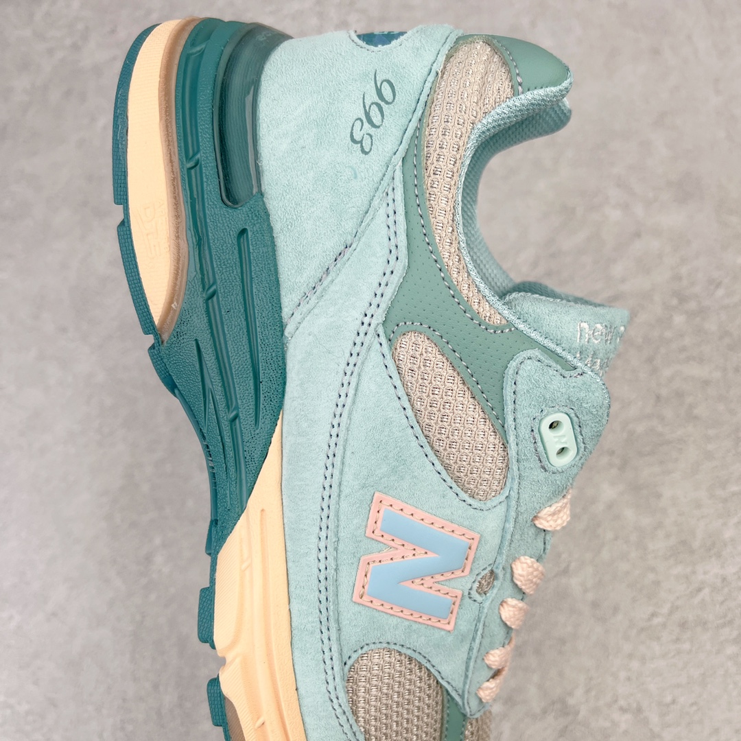 图片[6]-＃K版纯原 Joe Freshgoods x New Balance MR993JF1 新百伦NB993 联名蓝绿 第三代总统复古慢跑鞋 鞋身以网眼鞋面结合同色系优质麂皮革构成，鞋舌处点缀 New Balance Made In USA 同色系刺绣标识，彰显鞋款身份。鞋侧点缀银色 \\\”993\\\” 字样，丰富鞋身设计的同时，构建时尚外观。鞋款搭载 ABZORB 缓震系统，通过缓冲和抗压性的结合来吸收冲击力，舒适功能升级。同时搭配泛黄做旧中底，打造丰富层次感，缔造出色复古韵味。尺码：36 37 37.5 38 38.5 39 40 40.5 41.5 42 42.5 43 44 44.5 45-选品中心