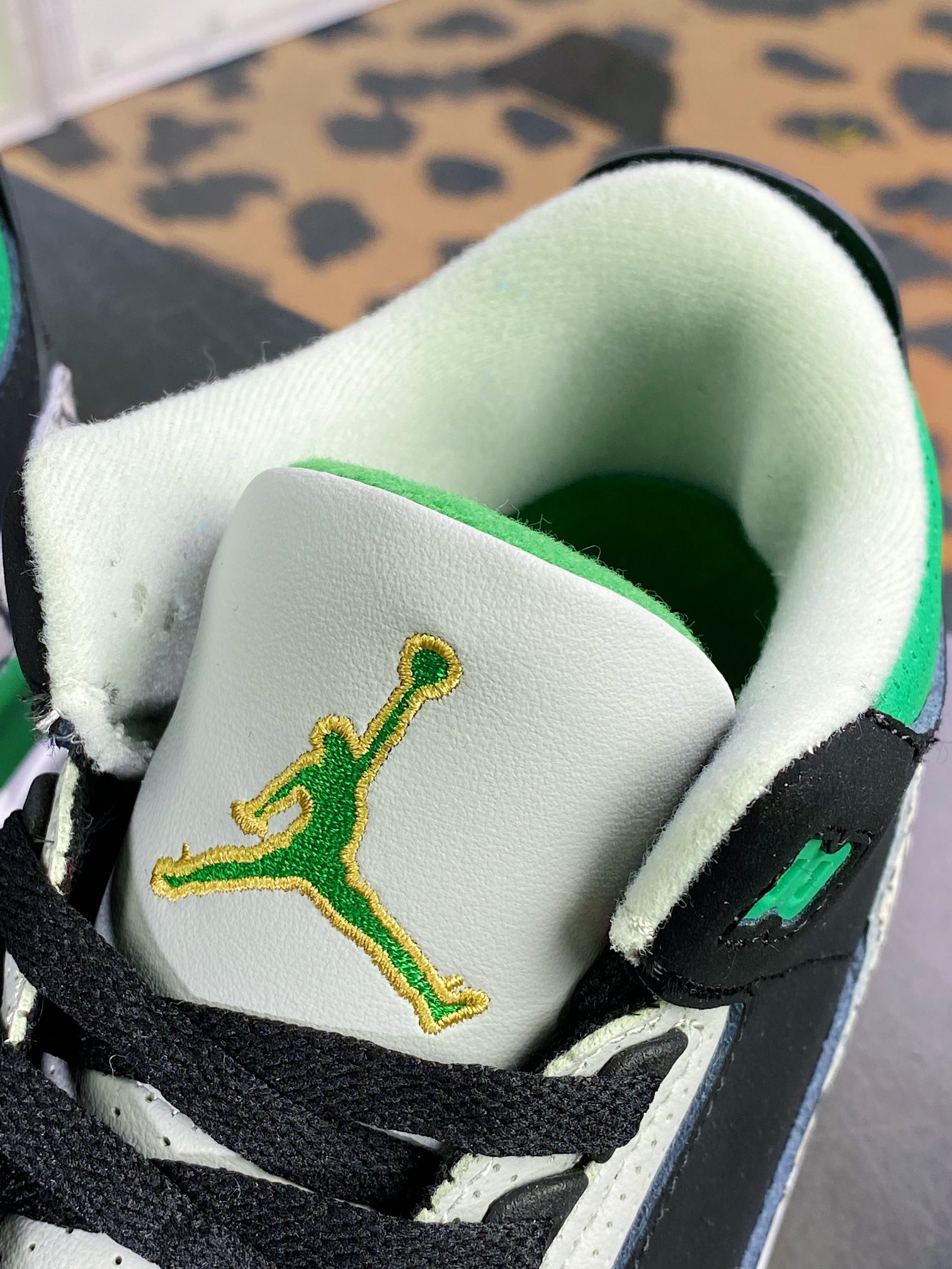 Air Jordan 3 Retro ”Pine Green” Michael · AJ3 on behalf of CT8532-030