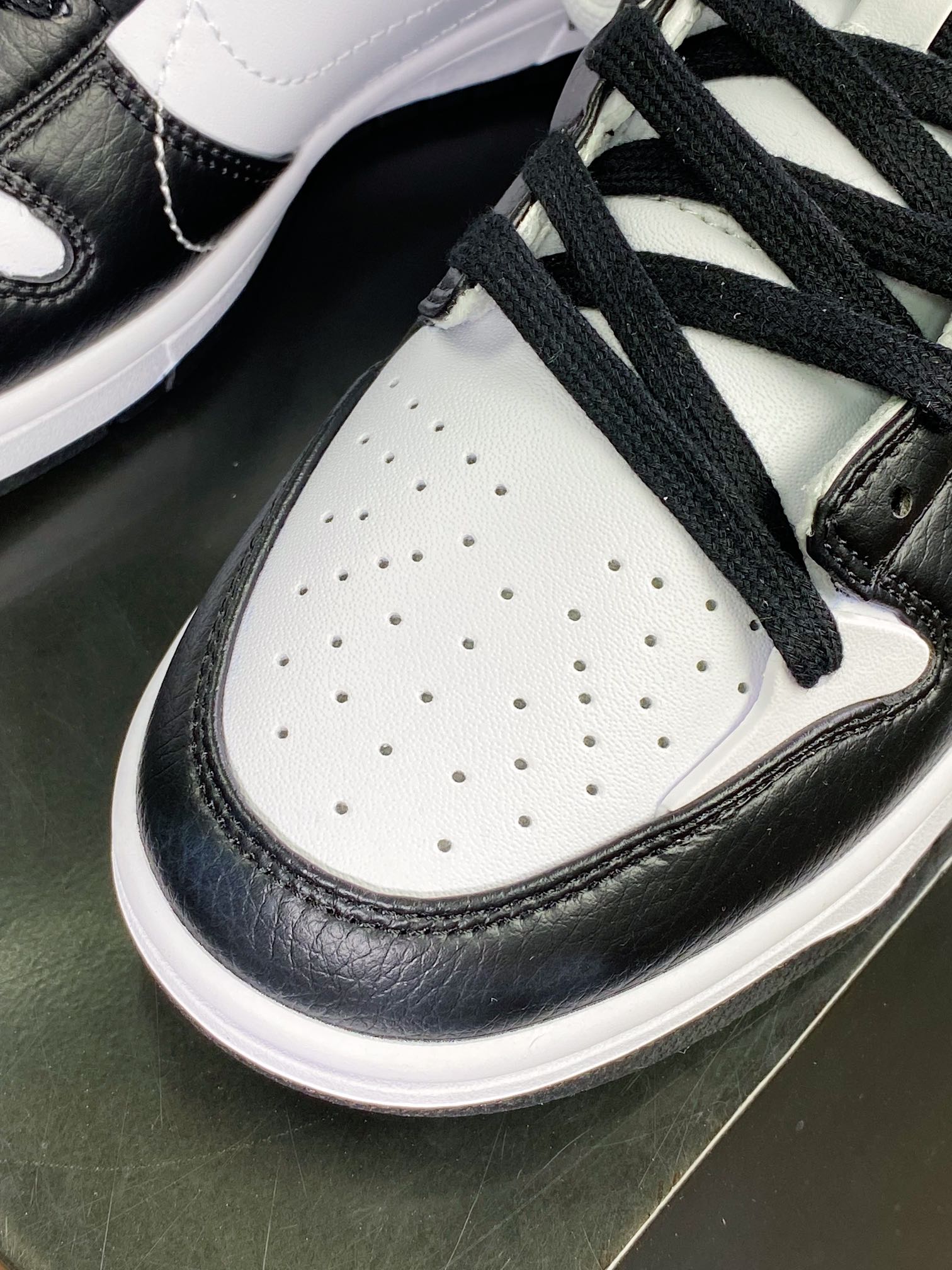 Wmns Dunk Low Disrupt 2 ”Black/White Panda” Lightweight DV4024-002