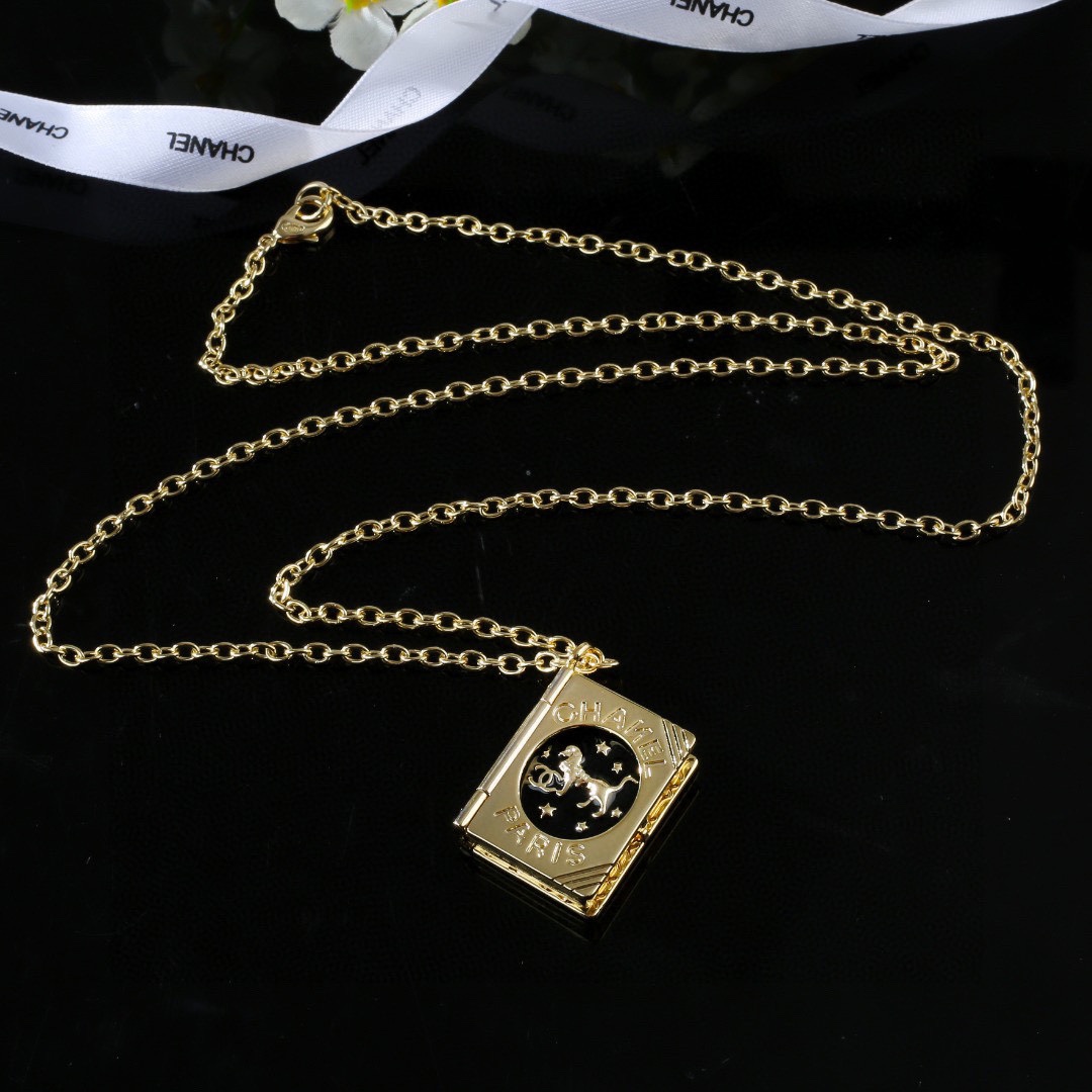 Chanel Jewelry Necklaces & Pendants Yellow Brass Fashion