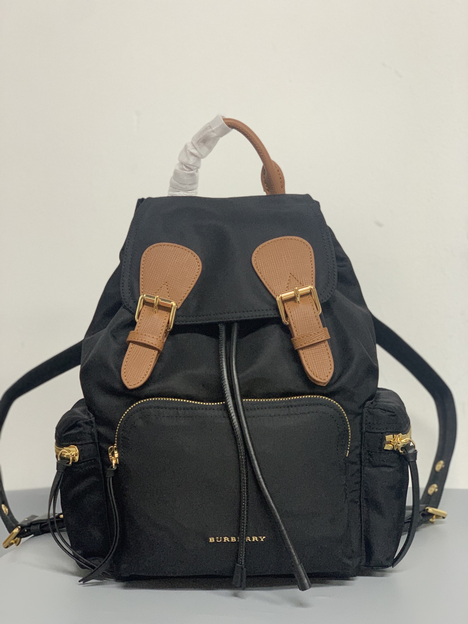 Burberry classic backpack, original nylon fabric, available for purchase, any counter comparison, same style for men and women, pure original, si