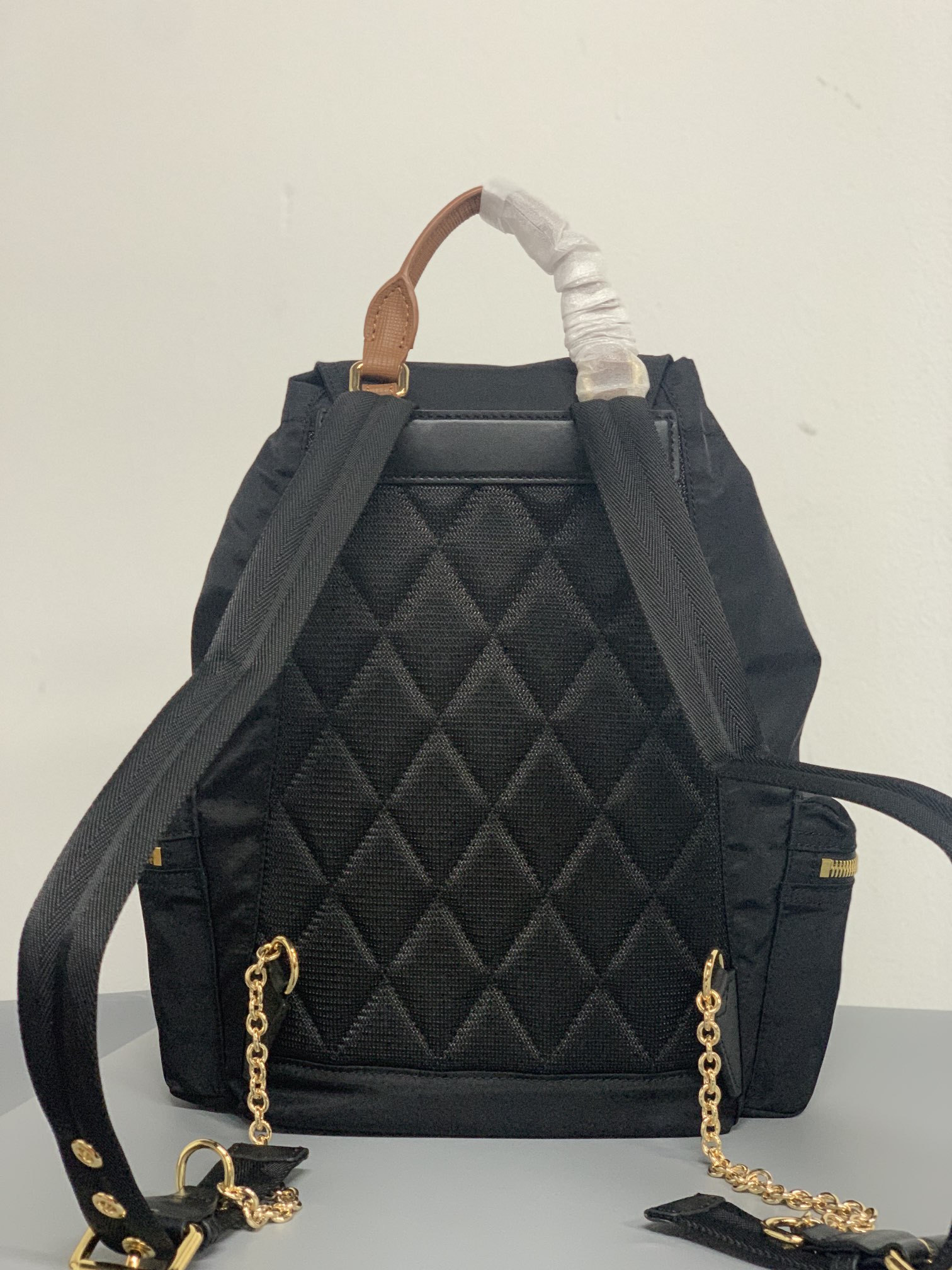 Burberry classic backpack, original nylon fabric, available for purchase, any counter comparison, same style for men and women, pure original, si