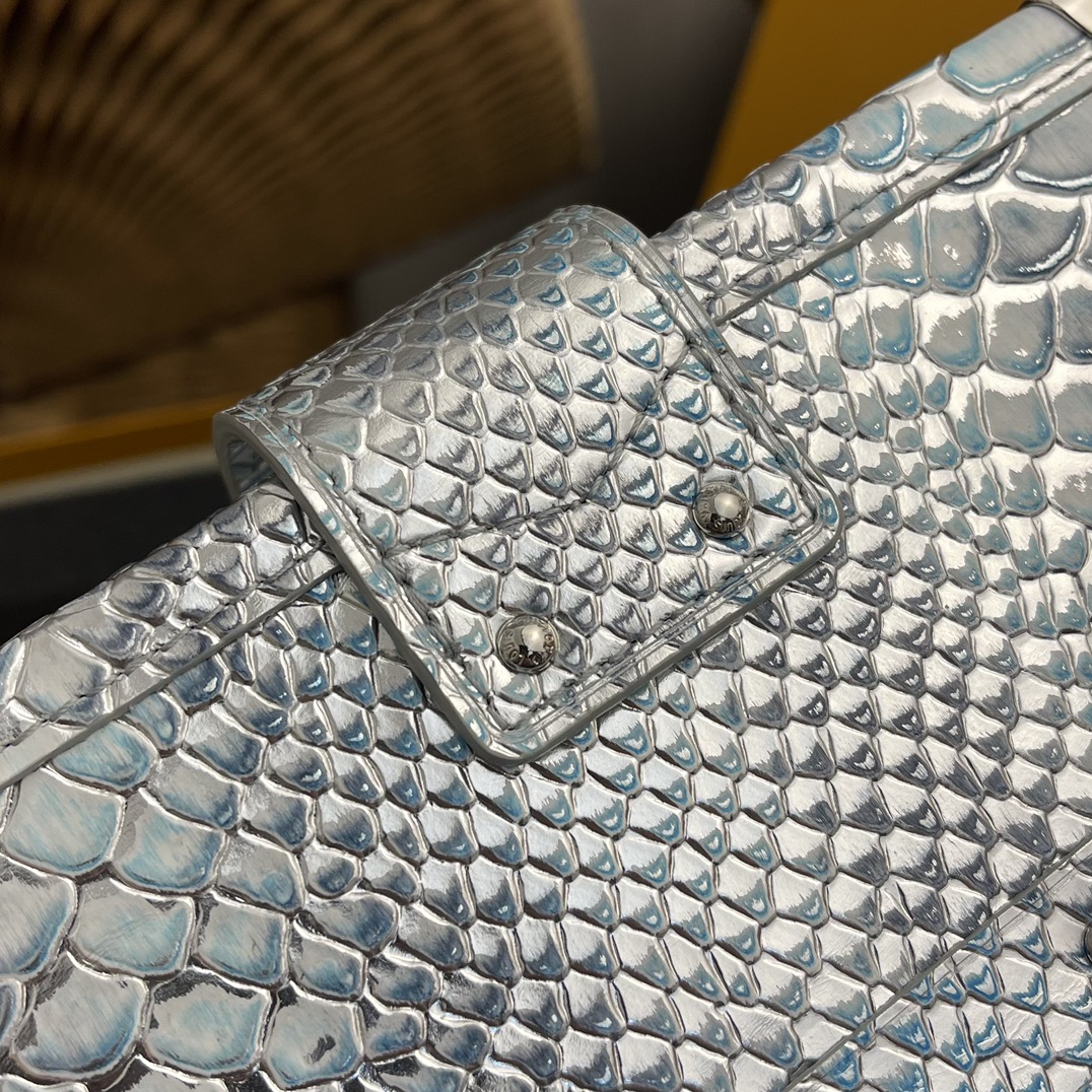 Louis Vuitton Haute Couture Classic Luxury Handbag Shoulder Crossbody 7