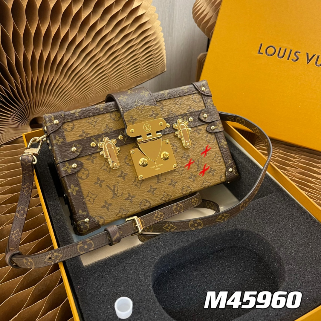 Every detail of this Petite Malle handbag is inspired by the historic - Bag