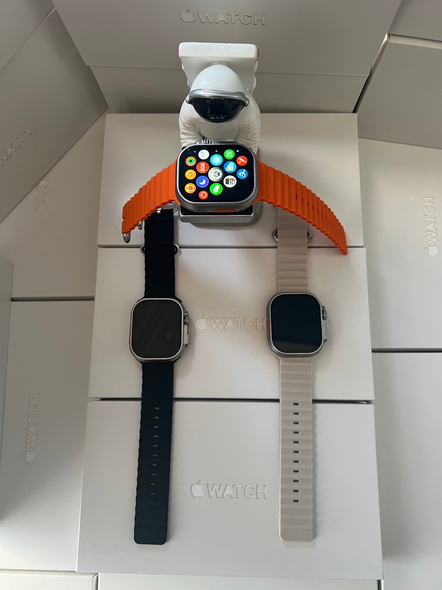 全网首发‼️极限s8u运动定制版
苹果Apple Watch8 Ultra 智能手表
1比1外观，苹果包装序列号可查
真螺丝，真卡扣，真49MM！！
原壳料开模  四面等宽黑边非常小
新增指南针功能，这个功能真的香
息屏显示 屏幕常亮 床头灯等功能
带离线支付 NFC门禁 语音助手等多种功能

全新进口瑞昱芯片 升级系统流畅度 目前最接近正品的版本
正品有的功能基本都有  给你奢华般体验
绑定app后可接收各种信息 查看信息内容
软件内置500+种表盘 可自定义图片表盘
目前功能最全的一款表 建议各位到手慢慢挖掘‼
