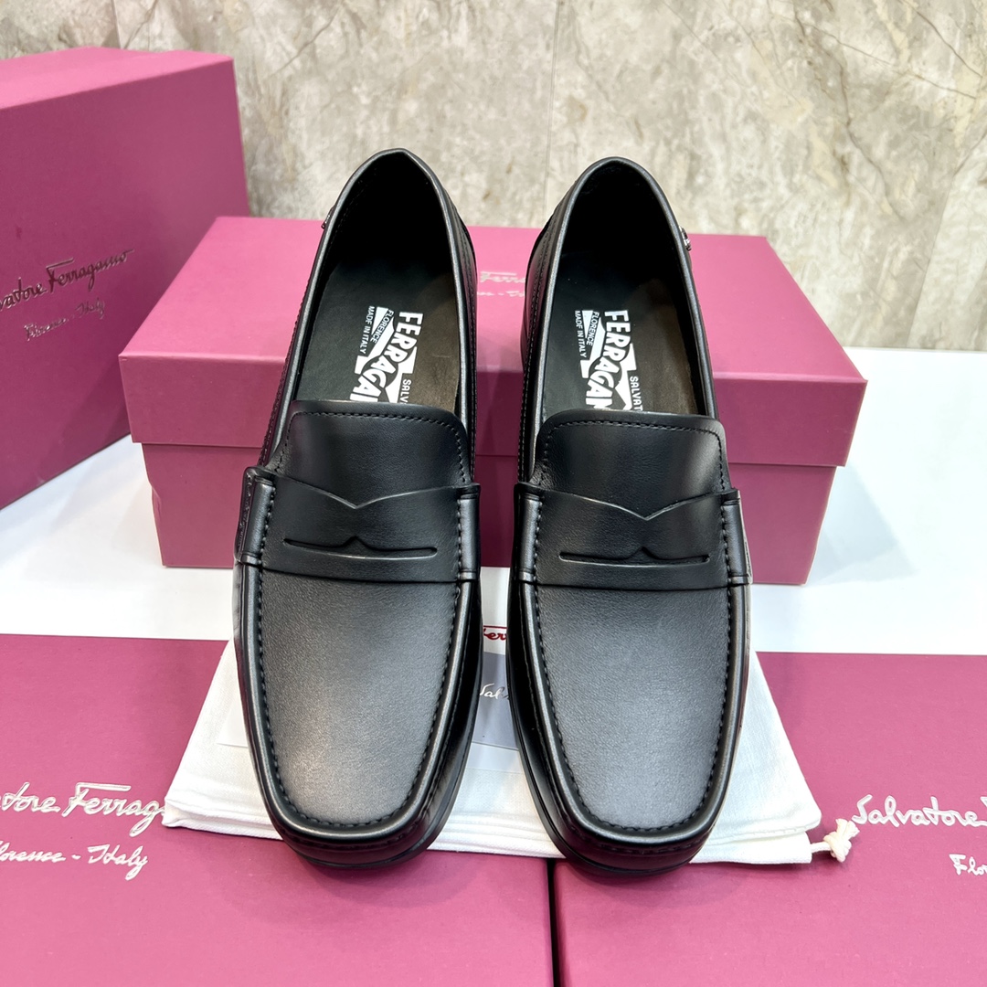 Salvatore Ferragamo Men's Black Leather Loafers - Business Casual Style 6 i1670439633 194 4