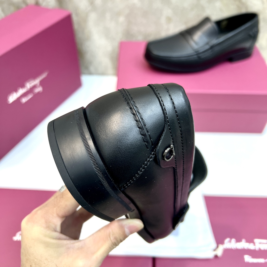 Salvatore Ferragamo Men's Black Leather Loafers - Business Casual Style 9 i1670439633 8801 7