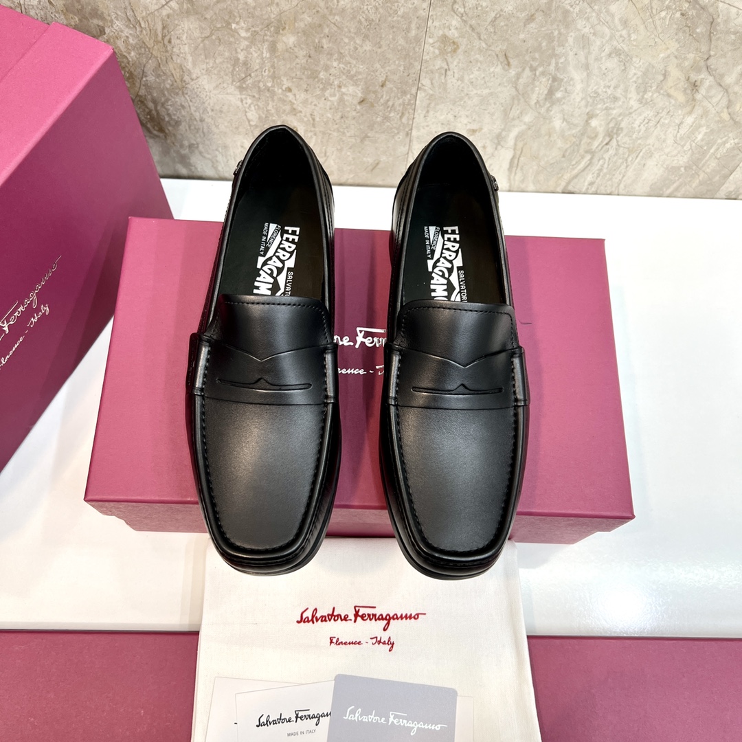 Salvatore Ferragamo Men's Black Leather Loafers - Business Casual Style 2 i1670439633 9920 0