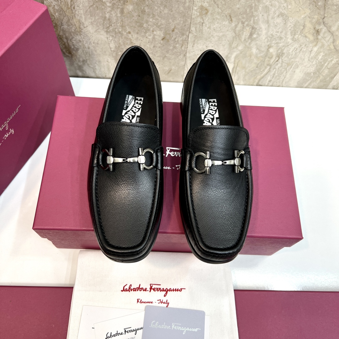 NO:587182,Original quality Brand Ferragamo Standard men's size 39–44 (38.45 can be customized) The same model as the official website High-quality men's shoes Material custom-made first-layer calfskin With water-dyed cowhide lining Cowhide tiptoe Original non-slip and wear-resistant rubber outsole Style category Men's formal business leather shoes Young and fashionable European and American trends British style Casual matching Comfortable feet Color pictures, Ferragamo  leather shoes,ferragamo,ferragamo,cowhide19860909原单品质 品牌Ferragamo（菲拉格慕） 标准码男码39–44（38.45可以定做） 等级官网同款 高品质男鞋 材料定制头层小牛皮 搭配水染牛皮内里 牛皮踮脚 原版防滑耐磨橡胶大底 款式类别男士正装商务皮鞋年轻时尚 欧美潮流 英伦风格 随意搭配 脚感舒适 颜色实物图,菲拉格慕 皮鞋,ferragamo,ferragamo,cowhide,Men's shoes