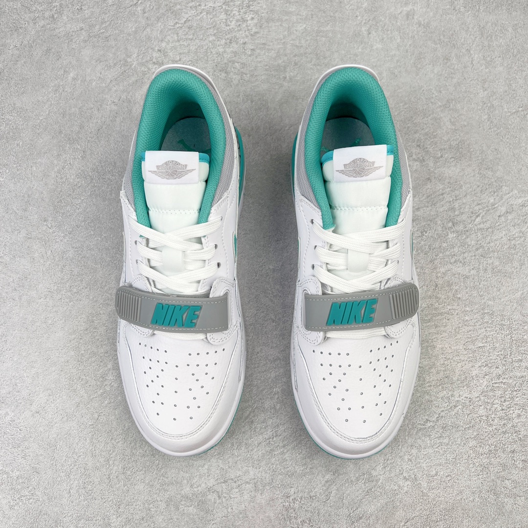 图片[2]-💰220 ＃KZ神版 Air Jordan Legacy AJ312 Low 低帮复古篮球鞋 小蒂芙尼 CD7069-130 市场最强独一档产物 全套原纸板楦头开发 原厂大底磨具加持立体防滑纹理 原档数据后跟TPU子母扣魔术贴 原装可视Air Sole气垫 原汁原味最完美的312代版型 唯一正确鞋头趴度弧度高度鞋身腰线 进口港宝加持 后跟自然饱满 全鞋荧光划线卡点 追求极致完美 每一双都是工艺品 多重QC质检 超越公司货的品控标准 实实在在的免检产品 鞋身采用了皮革材质打造 横跨鞋面的魔术贴十分吸睛 侧面的Swoosh Logo的一部分被鞋面遮挡了一部分 颇具玩味 魔术贴上标有NK标识 而鞋舌上是Jordan的经典红色飞翼Logo 后跟和鞋底均采用了AJ3的设计 后跟上同样也使用了经典的爆裂纹图案 SIZE：36 36.5 37.5 38 38.5 39 40 40.5 41 42 42.5 43 44 44.5 45 46 47.5 编码：by2936090-运动鞋