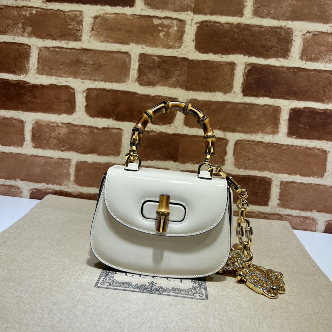 NO:197796,The quality of the counter, top-quality original goods, real-life photos!  Model number 724641 white patent leather ~ size width 17x height 12x side width 7.5, shipped!  Batch, GUCCI [original skin], gucci19860909专柜品质,顶级原单货,实物实拍！款号724641白色漆皮～尺寸宽17x高12x侧宽7.5,出货了！批,GUCCI【原厂皮】,gucci,Bag